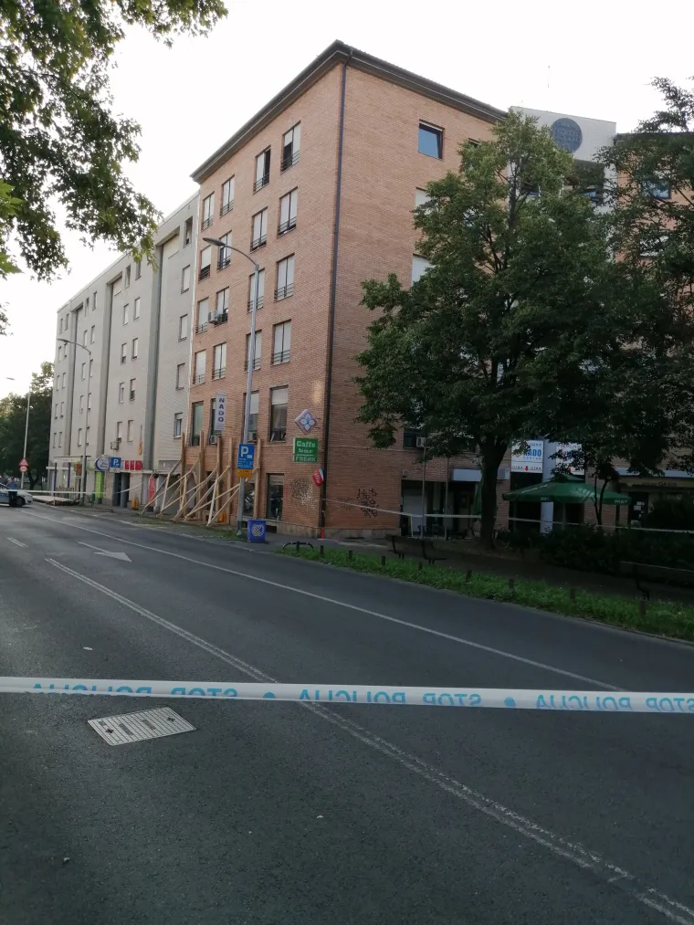 Ovo je zgrada na Tre&scaron;njevci za koju se procijenilo da joj prijeti uru&scaron;avanje!