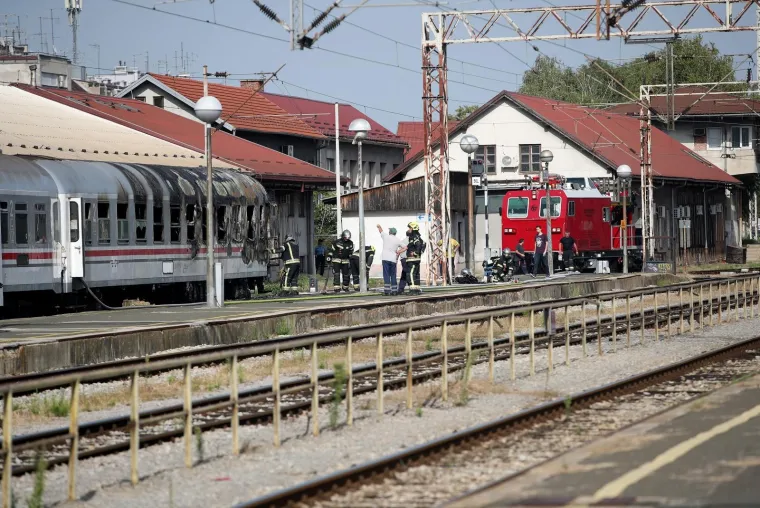 Ovako je izgledala akcija ga&scaron;enja požara: Zapalio se putnički vagon na Glavnom kolodvoru u Zagrebu