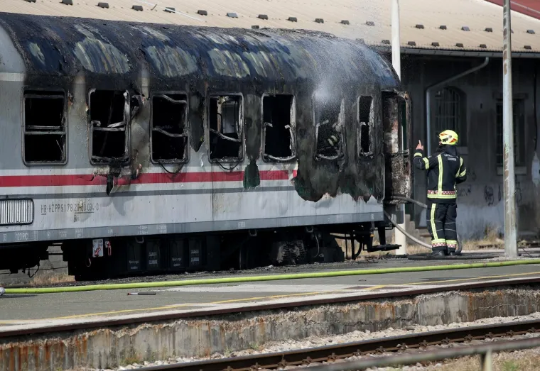 Ovako je izgledala akcija ga&scaron;enja požara: Zapalio se putnički vagon na Glavnom kolodvoru u Zagrebu