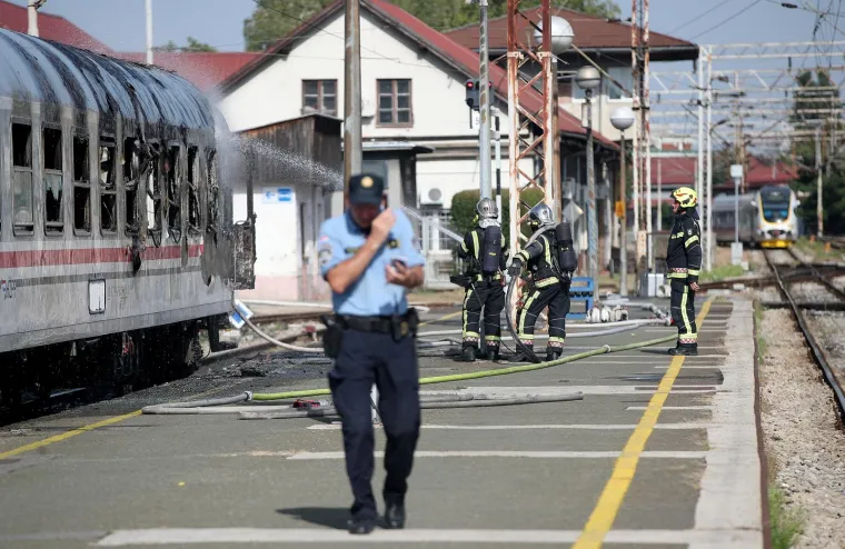 Ovako je izgledala akcija ga&scaron;enja požara: Zapalio se putnički vagon na Glavnom kolodvoru u Zagrebu