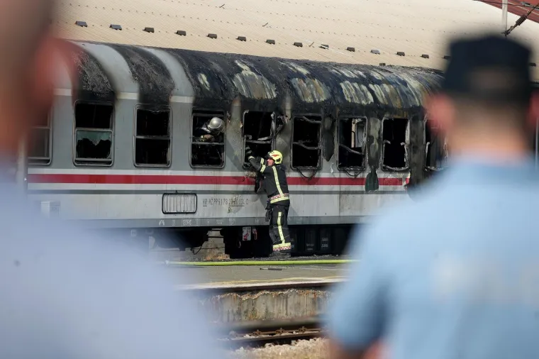 Ovako je izgledala akcija ga&scaron;enja požara: Zapalio se putnički vagon na Glavnom kolodvoru u Zagrebu
