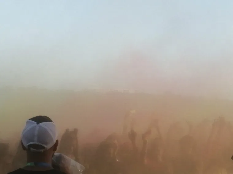 &Scaron;arenilo boja u Novom Sadu: Pogledajte kako je nekoliko stotina mladih obilježilo svoj dan