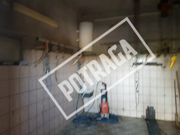 Uznemirujući sadržaj! Ilegalna klaonica kod Knina: Raspadnuti le&scaron;evi, smrad i prljav&scaron;tina