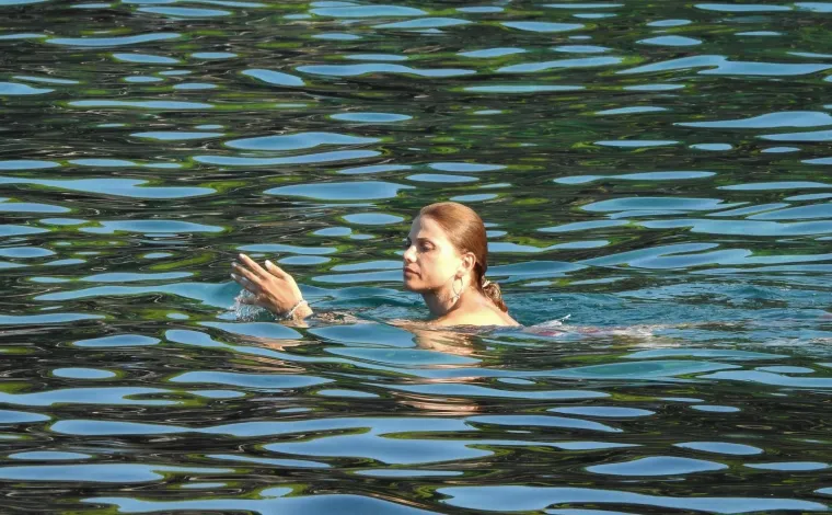 PAPARAZZI ULOVILI TARIKA FILIPOVIĆA I OBITELJ TIJEKOM RELAKSACIJE NA LOKRUMU: Prekrasna Lejla doista izgleda fenomenalno