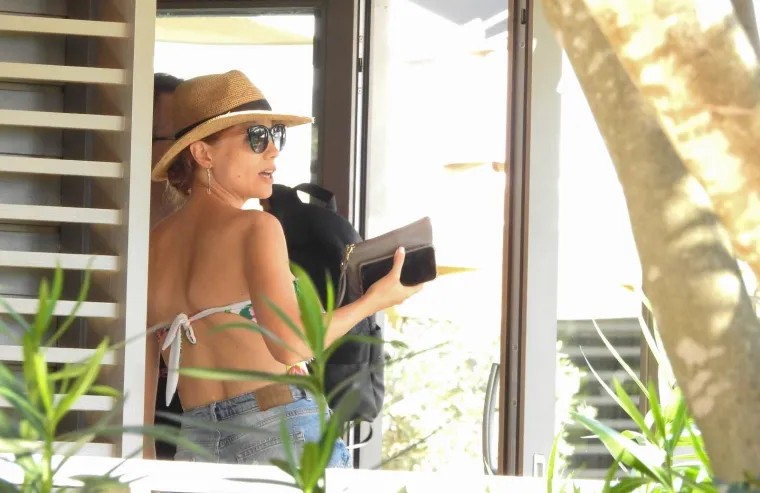 PAPARAZZI ULOVILI TARIKA FILIPOVIĆA I OBITELJ TIJEKOM RELAKSACIJE NA LOKRUMU: Prekrasna Lejla doista izgleda fenomenalno