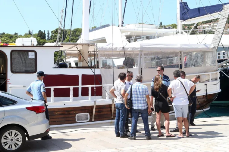 Nova drama na brodu na kojem su se otrovali Talijani: Tijekom očevida pozlilo policajcu