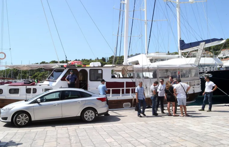 Nova drama na brodu na kojem su se otrovali Talijani: Tijekom očevida pozlilo policajcu