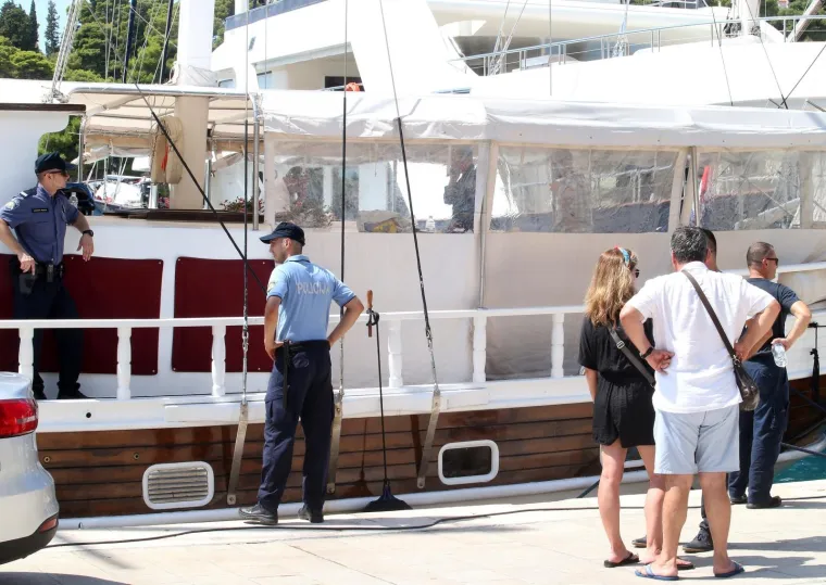 Nova drama na brodu na kojem su se otrovali Talijani: Tijekom očevida pozlilo policajcu