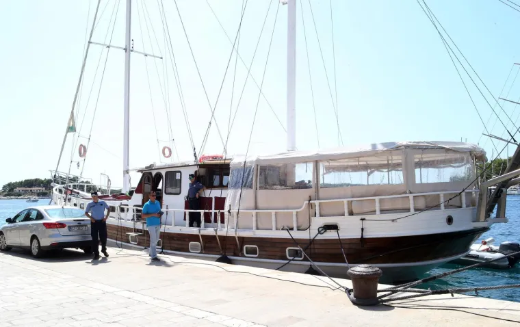 Nova drama na brodu na kojem su se otrovali Talijani: Tijekom očevida pozlilo policajcu