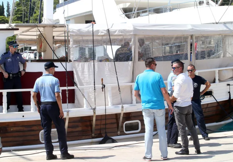 Nova drama na brodu na kojem su se otrovali Talijani: Tijekom očevida pozlilo policajcu