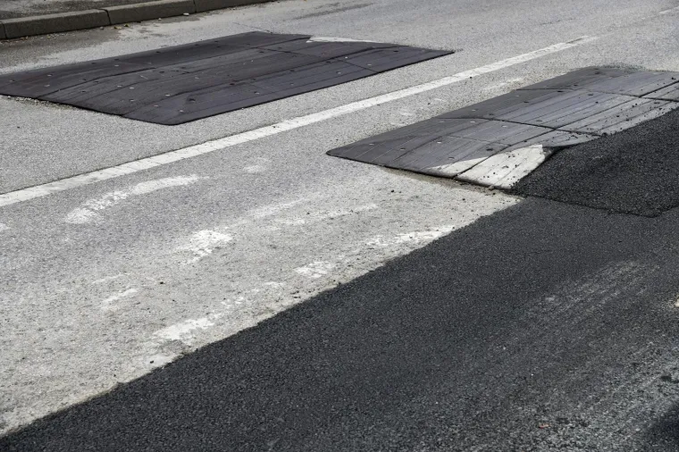U Zagrebu su oštećeni uspornici u ulici Dragutina Golika sanirani asfaltom nakon rekonstrukcije plinovoda..