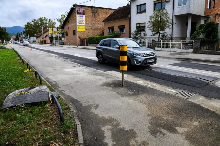 GENIJALCI U ZAGREBU ASFALTOM SANIRALI LEŽEĆE POLICAJCE: Tko je ovdje lud?