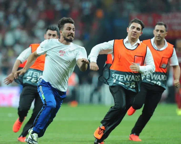 Kao ni finale Lige prvaka, ni Superkup nije prošao bez incidenata.