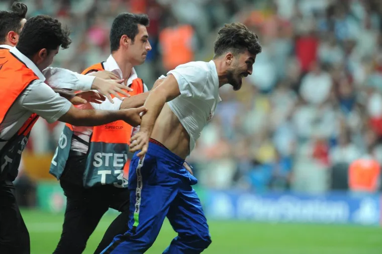 Naravno, za&scaron;titari su ga sravnili sa zamljom.