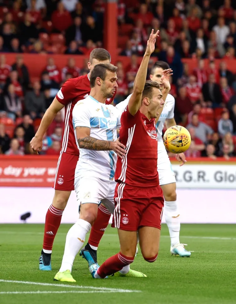 TA DIVNA ŠKOTSKA NOĆ: Riječani su pomeli Škote na terenu, ali i na tribinama