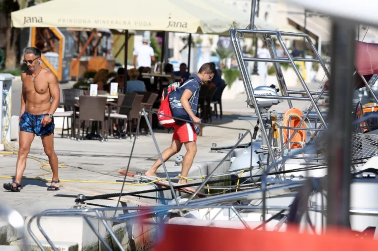 ODMOR NA JEDRILICI: Ministar Marić ljetuje na Visu s prijateljima