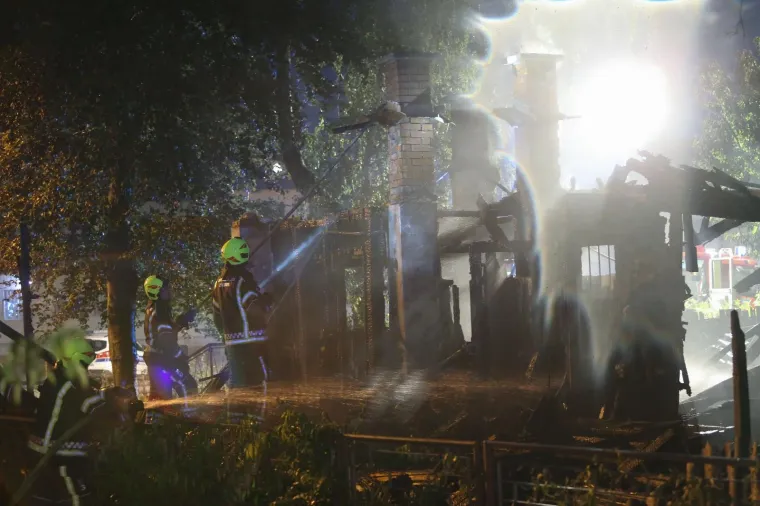 POŽAR U ZAGREBU: Planula zapu&scaron;tena drvena kuća