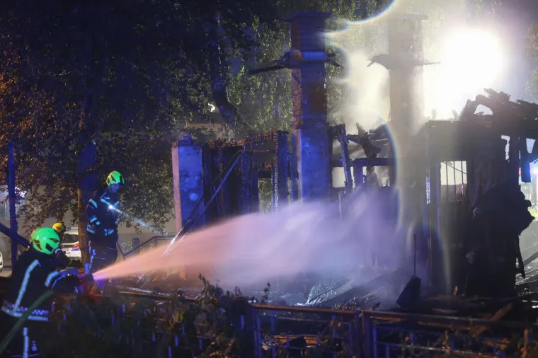 POŽAR U ZAGREBU: Planula zapu&scaron;tena drvena kuća