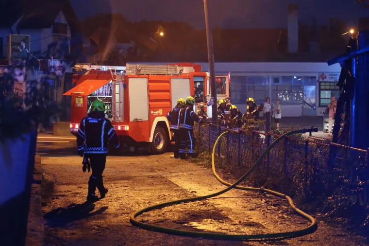 POŽAR U ZAGREBU: Planula zapu&scaron;tena drvena kuća