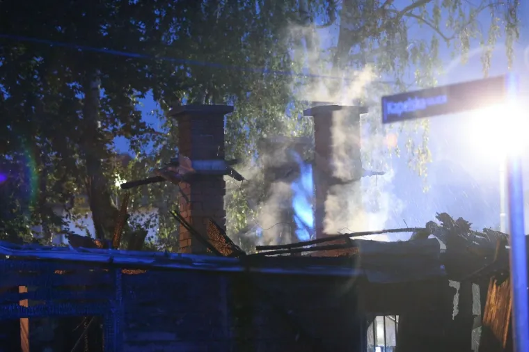 POŽAR U ZAGREBU: Planula zapu&scaron;tena drvena kuća