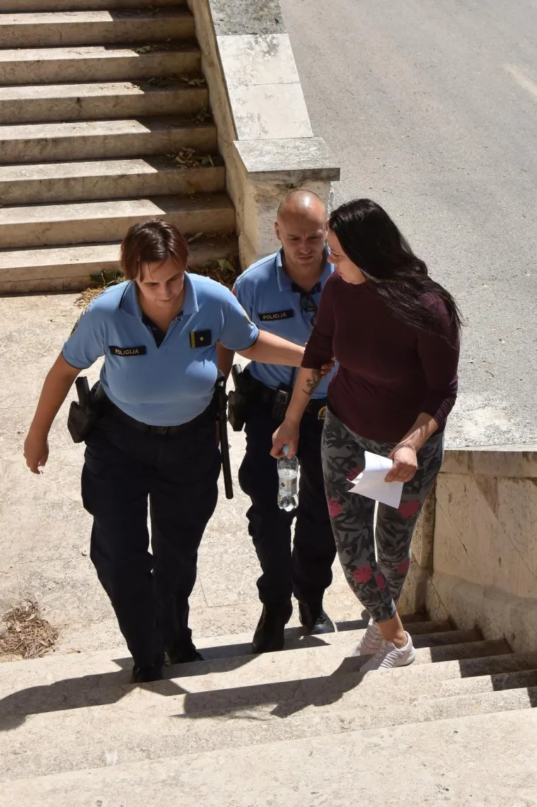 Privođenje vozačice koja je u srijedu navečer pijana izazvala prometnu nesreću u kojoj je poginuo mu&scaron;karac (39) na motociklu, a njegova kćer (17) zavr&scaron;ila u komi