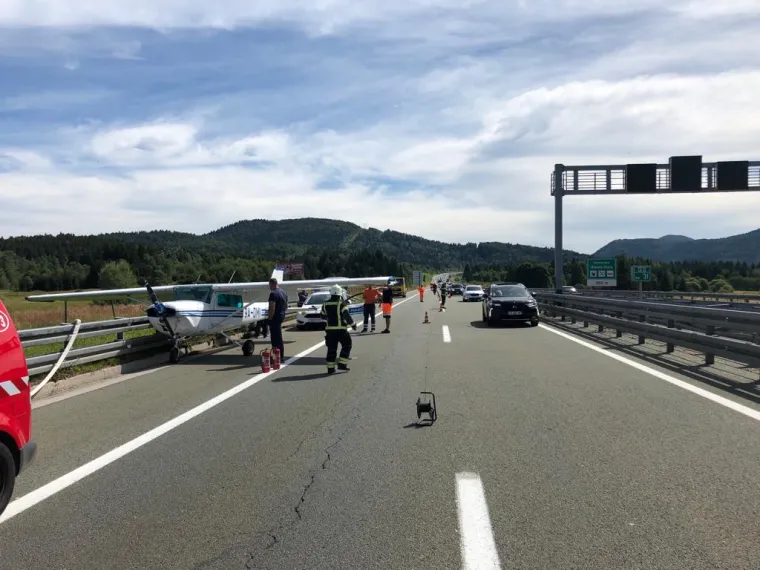 Drama kod Vrbovskog: Avion Cessna sletio na autocestu Zagreb-Rijeka! 'Bilo je ili livada ili cesta'
