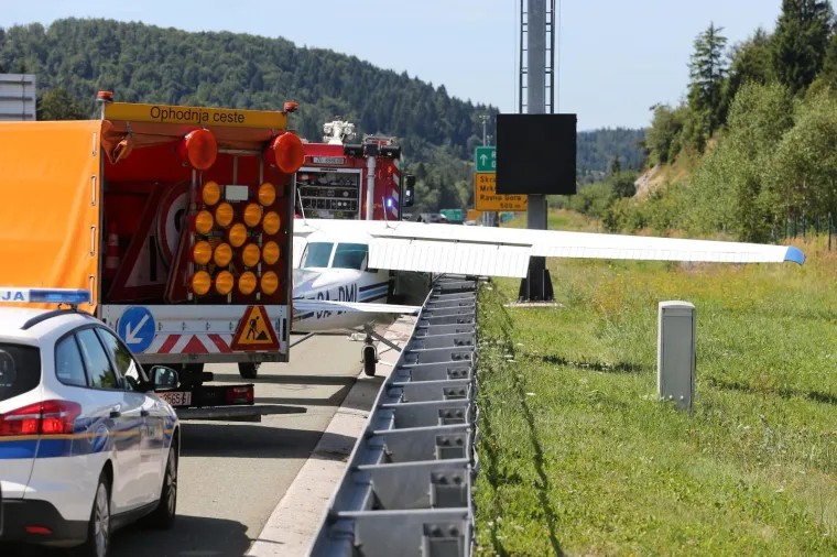 Drama kod Vrbovskog: Avion Cessna sletio na autocestu Zagreb-Rijeka! 'Bilo je ili livada ili cesta'