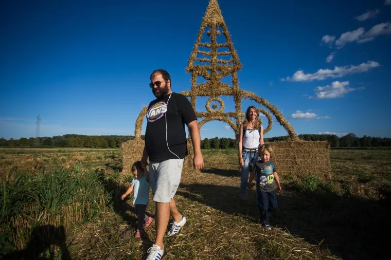 Slavonska žitna polja postala umjetnička galerija! Ovako ne&scaron;to ne viđa se često
