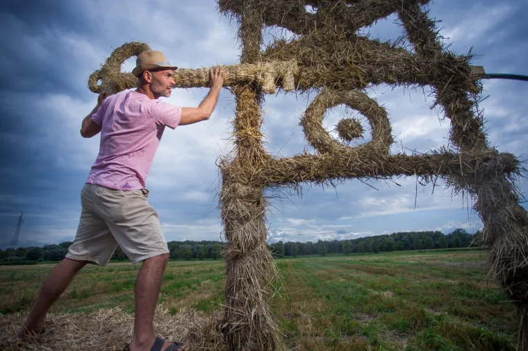 Slavonska žitna polja postala umjetnička galerija! Ovako ne&scaron;to ne viđa se često
