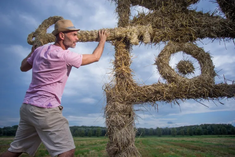 Slavonska žitna polja postala umjetnička galerija! Ovako ne&scaron;to ne viđa se često