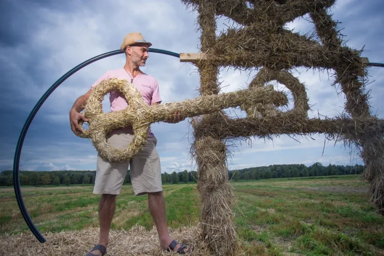 Slavonska žitna polja postala umjetnička galerija! Ovako ne&scaron;to ne viđa se često