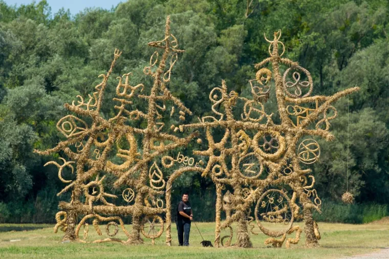 Slavonska žitna polja postala umjetnička galerija! Ovako ne&scaron;to ne viđa se često