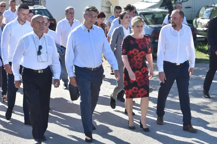 Premijer i predsjednica ni&scaron;ta nisu skrivali pred očima javnosti: Pogledajte prijateljske poljupce