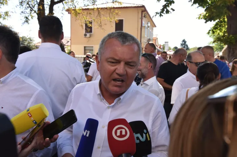 Premijer i predsjednica ni&scaron;ta nisu skrivali pred očima javnosti: Pogledajte prijateljske poljupce