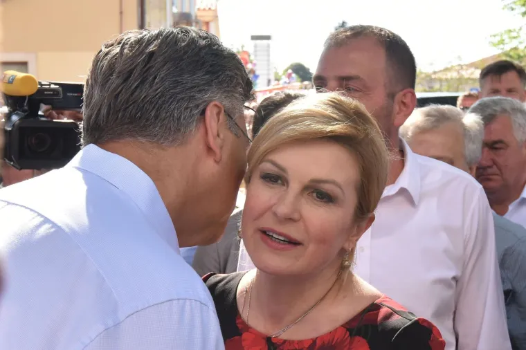 Premijer i predsjednica ni&scaron;ta nisu skrivali pred očima javnosti: Pogledajte prijateljske poljupce