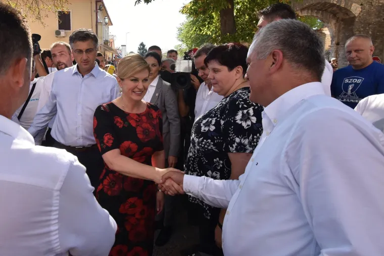 Premijer i predsjednica ni&scaron;ta nisu skrivali pred očima javnosti: Pogledajte prijateljske poljupce