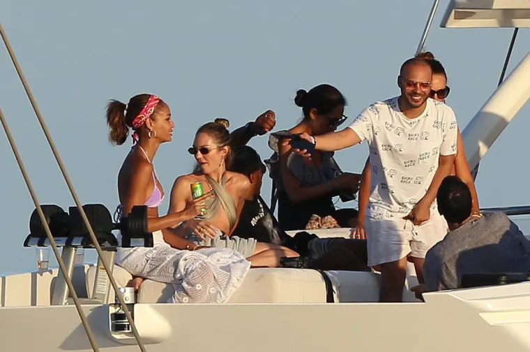 BIVŠA ANĐELICA UŽIVA U ŽIVOTU: Jahta, jet ski i bikini s leopardovim uzorkom su nekad sve što vam treba