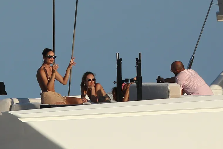 BIV&Scaron;A ANĐELICA UŽIVA U ŽIVOTU: Jahta, jet ski i bikini s leopardovim uzorkom su nekad sve &scaron;to vam treba