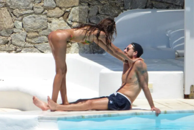 Zanosna Izabel Goulart na odmor je ponijela nekoliko bikinija, u kojima je pokazala sve svoje draži.