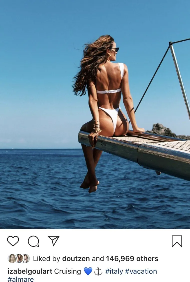 JEDAN OD NAJSEKSI PAROVA NA SVIJETU UHVAĆEN U NJEŽNOSTIMA: Manekenka i nogometa&scaron; se opustili uz bazen