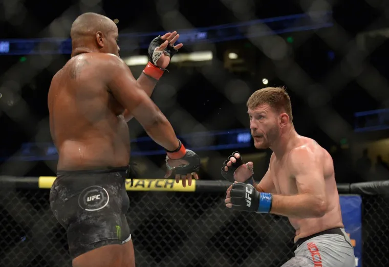 KRVAVI SPORT: Pogledajte kako je izgledala jedna od najbrutalnijih UFC borbi svih vremena