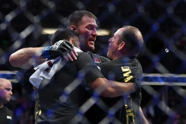 KRVAVI SPORT: Pogledajte kako je izgledala jedna od najbrutalnijih UFC borbi svih vremena