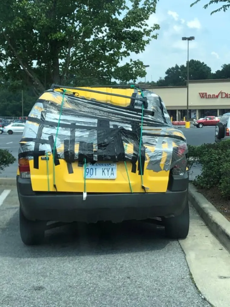 NJIMA ZAISTA TREBA UZETI VOZAČKU DOZVOLU: Ovo su najveće gluposti koje ljudi rade na cestama