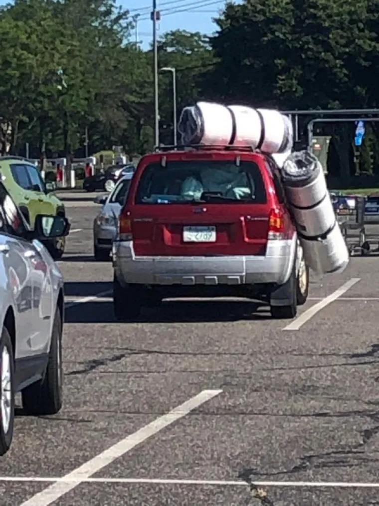 NJIMA ZAISTA TREBA UZETI VOZAČKU DOZVOLU: Ovo su najveće gluposti koje ljudi rade na cestama