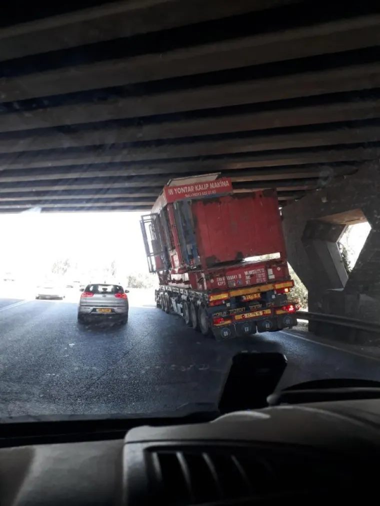 NJIMA ZAISTA TREBA UZETI VOZAČKU DOZVOLU: Ovo su najveće gluposti koje ljudi rade na cestama