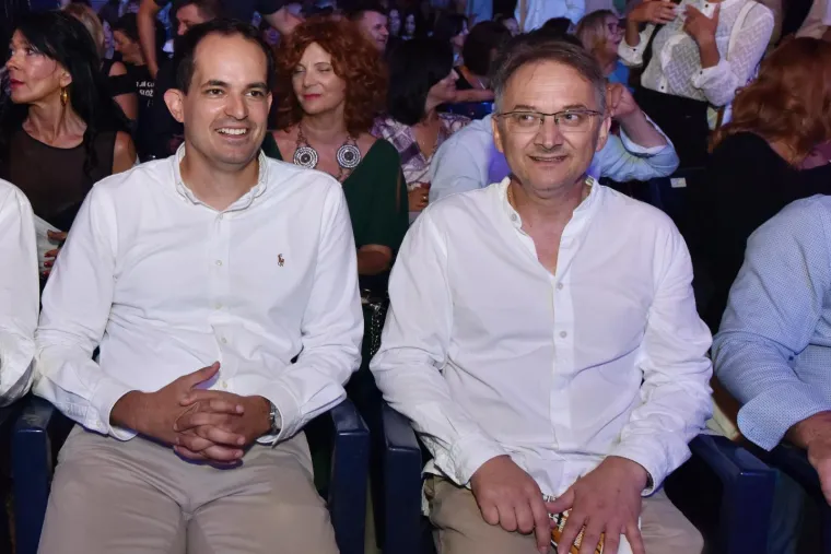 U publici je sjedio novi ministar uprave Ivan Malenica, koji je vidno raspoložen pratio nastupe.