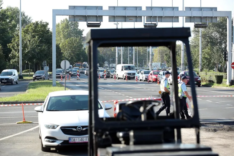 Ogromne gužve u Zagrebu: Počeli radovi na Držićevoj aveniji, vozači držite se!