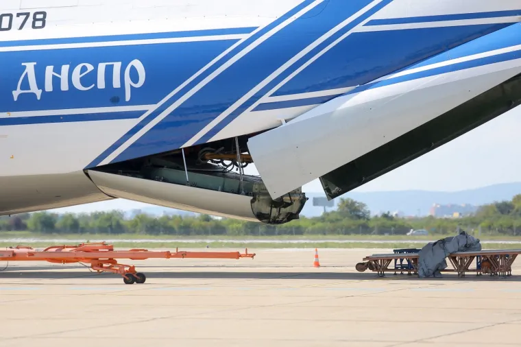 19.08.2019., Zagreb - U zagrebačku Zračnu luku Franjo Tuđman, sletio je jedan od najvećih zrakoplova na svijetu, Antonov 124-100,  te je dopremio dizelski motor hrvatske proizvodnje, iz Nuklearne elektrane Smolensk, na remont u tvrtku Adriadiesel.
Photo: Borna Filic/PIXSELL