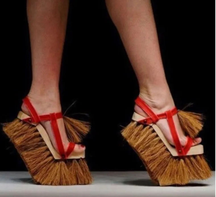 Naspram ovog i balerinke izgledaju sjajno: 20 slika obuće koju ne biste htjeli imati na nogama