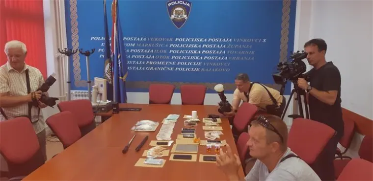 Zaplijenjeno je oko pola kilograma kokaina te 35 grama heroina